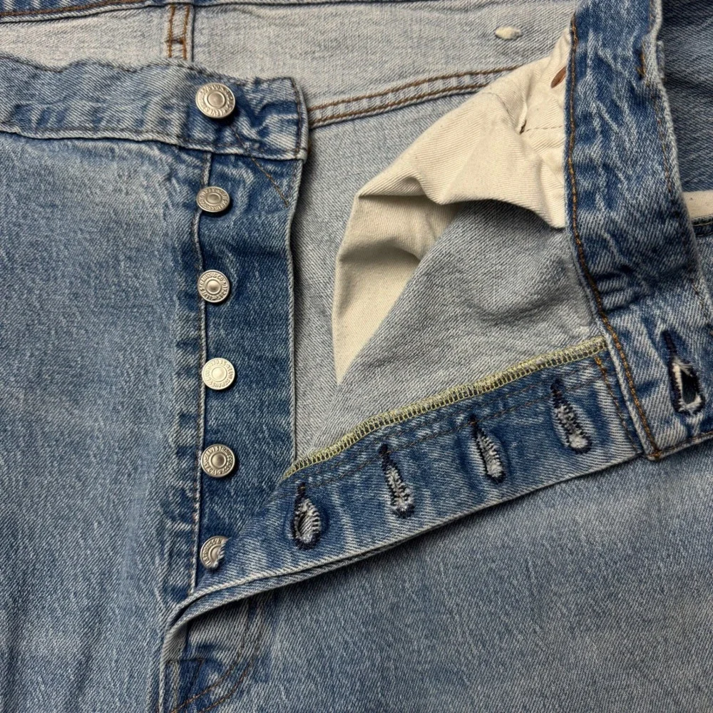 Levis 501 Jeans‎ Mens 48X32 Button Fly Light Wash Denim Classic Fit